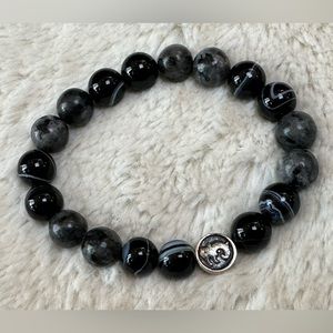 HANDCRAFTED, ARTISAN-MADE ONYX BEAD BRACELET WITH SILVER ELEPHANT BEAD OS